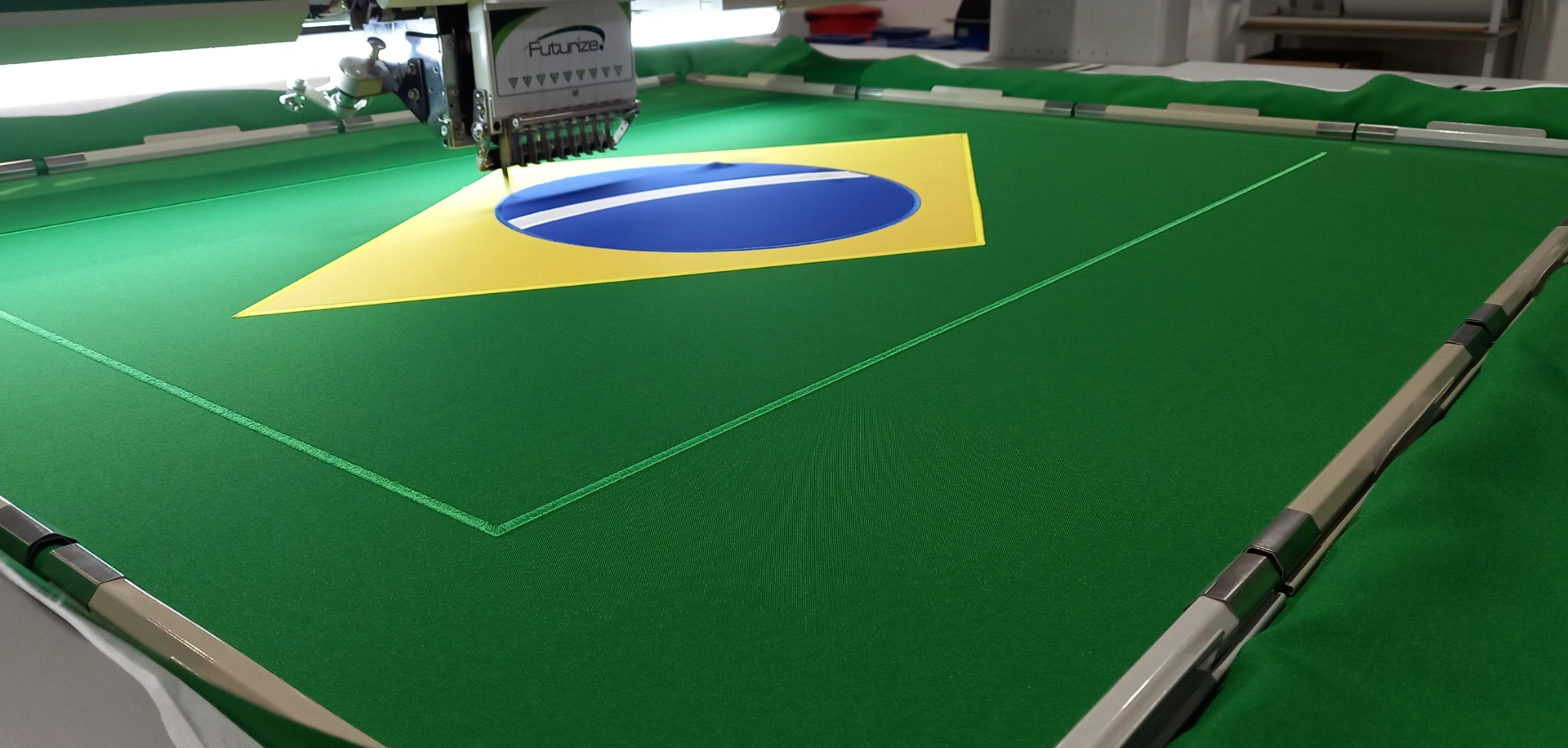 Maquina de bordar industrial - MB901 Plus