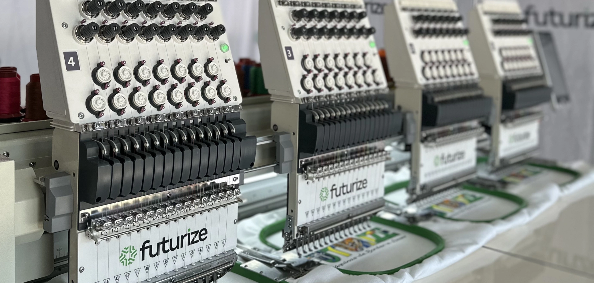 M&aacute;quina de Bordar - 4 cabe&ccedil;as 15agulhas - MB 1504 C - Foto 1