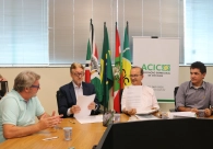 Acic entrega demandas da classe empresarial ao governador Jorginho Mello