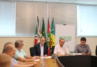 Acic entrega demandas da classe empresarial ao governador Jorginho Mello