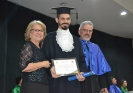 Acic homenageia formando do curso de Design da Unesc