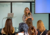 Acic recebe palestra sobre tend�ncias do Ver�o 2026 com Denise Morais