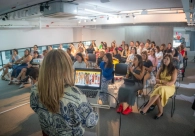 Acic recebe palestra sobre tend�ncias do Ver�o 2026 com Denise Morais