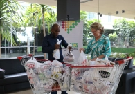 Alimentos arrecadados em palestra s�o destinados para fam�lias carentes