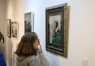 Alunos da Escola S�o Crist�v�o visitam exposi��o Ecos da Hist�ria, de Raul Galli, na Acic