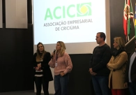 Alunos do Projeto Clube do Jovem Empreendedor conhecem a Acic