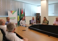 Candidato a vice-governador Jo�o Paulo Klein�bing recebe demandas da classe empresarial