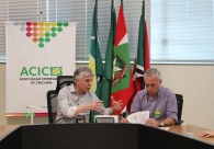 Candidato a vice-governador Jo�o Paulo Klein�bing recebe demandas da classe empresarial