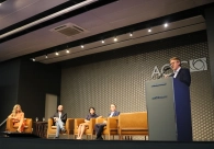 Com audit&oacute;rio lotado, livro que narra a trajet&oacute;ria do m&eacute;dico Domingos Simon &eacute; lan&ccedil;ado