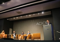 Com audit&oacute;rio lotado, livro que narra a trajet&oacute;ria do m&eacute;dico Domingos Simon &eacute; lan&ccedil;ado