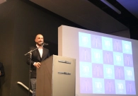 Com audit&oacute;rio lotado, livro que narra a trajet&oacute;ria do m&eacute;dico Domingos Simon &eacute; lan&ccedil;ado