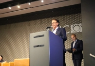 Com audit&oacute;rio lotado, livro que narra a trajet&oacute;ria do m&eacute;dico Domingos Simon &eacute; lan&ccedil;ado