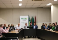 Diretores da Acic recebem a visita do senador Esperidi&atilde;o Amin