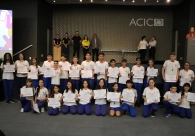 Empolga&ccedil;&atilde;o marca entrega de medalhas do Pr&ecirc;mio Acic de L&iacute;ngua Portuguesa