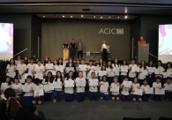 Empolga&ccedil;&atilde;o marca entrega de medalhas do Pr&ecirc;mio Acic de L&iacute;ngua Portuguesa
