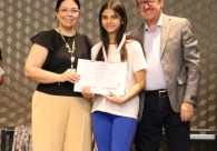 Empolga&ccedil;&atilde;o marca entrega de medalhas do Pr&ecirc;mio Acic de L&iacute;ngua Portuguesa