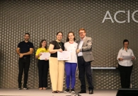 Empolga&ccedil;&atilde;o marca entrega de medalhas do Pr&ecirc;mio Acic de L&iacute;ngua Portuguesa