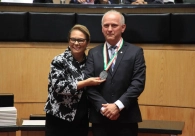Empres�rio C�sar Smielevski recebe Comenda do Legislativo