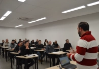 Empres�rios de oficinas mec�nicas recebem qualifica��o na Acic