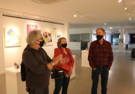 Empres&aacute;rios visitam exposi&ccedil;&atilde;o de Dudu Rodrigues na Acic