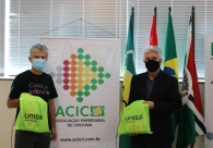 Estudantes de Crici�ma s�o beneficiados com kits escolares pela Unisul