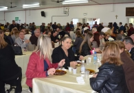Feijoada do Bairro re&uacute;ne grande p&uacute;blico em prol da solidariedade