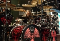 Maior baterista de heavy metal do Brasil protagoniza espet&aacute;culo na Acic&nbsp;
