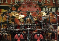 Maior baterista de heavy metal do Brasil protagoniza espet&aacute;culo na Acic&nbsp;
