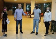 Mais fam�lias s�o beneficiadas com cart�es de compras