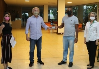 Mais fam�lias s�o beneficiadas com cart�es de compras