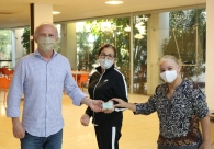 Mais fam�lias s�o beneficiadas com cart�es de compras