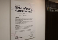 Mostra Minha Inf&acirc;ncia & Happy Humans est&aacute; aberta ao p&uacute;blico na galeria de arte da Acic