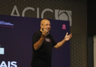 Na Expomais, Dado Schneider prop&otilde;e reflex&atilde;o sobre as mudan&ccedil;as