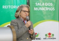 Nova Sala dos Munic&iacute;pios da Unesc recebe o nome da diretora executiva da Acic