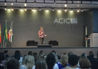 Palestra com Eline Kullock esclarece o comportamento e o perfil da gera��o �Y� 