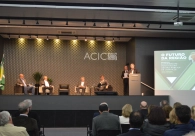 Prefeito de Joinville destaca planejamento e uni&atilde;o como caminhos para o crescimento