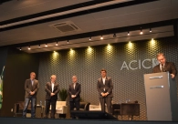 Prefeito de Joinville destaca planejamento e uni&atilde;o como caminhos para o crescimento