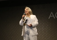Reconhecimento e emo&ccedil;&atilde;o na entrega do Pr&ecirc;mio Mulher Empres&aacute;ria