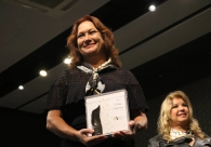 Reconhecimento e emo&ccedil;&atilde;o na entrega do Pr&ecirc;mio Mulher Empres&aacute;ria