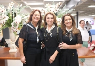 Reconhecimento e emo&ccedil;&atilde;o na entrega do Pr&ecirc;mio Mulher Empres&aacute;ria