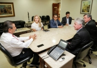 Representantes do Sul se re�nem com o presidente da Alesc