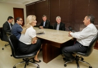 Representantes do Sul se re�nem com o presidente da Alesc