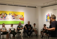 Visita a galeria de arte da Acic instiga curiosidade de estudantes da Satc