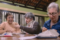 Projeto resgata bordado tradicional alem&atilde;o e hist&oacute;rias de idosos de Joinville