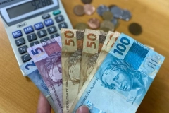 Especialista orienta como usar a segunda parcela do 13&ordm; para organizar as finan&ccedil;as e evitar endividamento