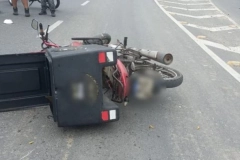 V&Iacute;DEO - Motociclista morre ap&oacute;s cair da moto durante ultrapassagem em Joinville