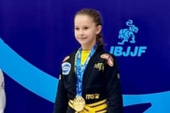 Atleta joinvilense de 10 anos come&ccedil;a 2026 com ouro no Internacional Floripa Kids