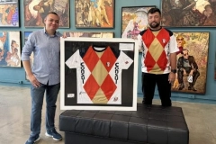 Instituto Internacional Juarez Machado recebe doa&ccedil;&atilde;o de camisa hist&oacute;rica do Joinville Esporte Clube