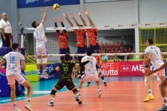 Joinville vence Azulim Monte Carmelo e sai da zona de rebaixamento na Superliga