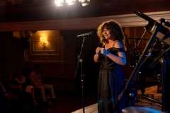 Mari&aacute; Mond: Lun&aacute;tica pela m&uacute;sica